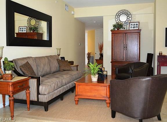 4th image of 1325 Mariposa Cir #3-101