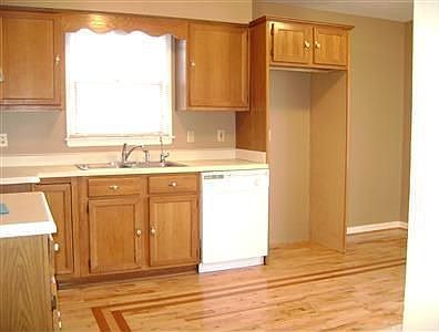 5th image of 204 Lauren Dr