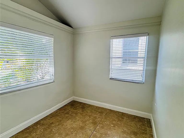 2816 Pine Tree Dr #3 — Photo 10