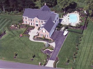 824 Dancer Ln, Manalapan, NJ 07726