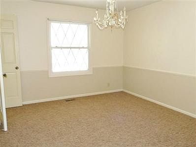 4th image of 1645 Oakwood Dr
