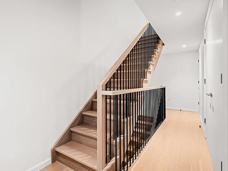 41-01 24th St #Townhouse 1 — Photo 8