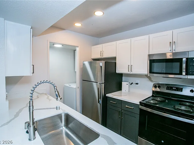 6750 Del Rey Ave #108 — Photo 2