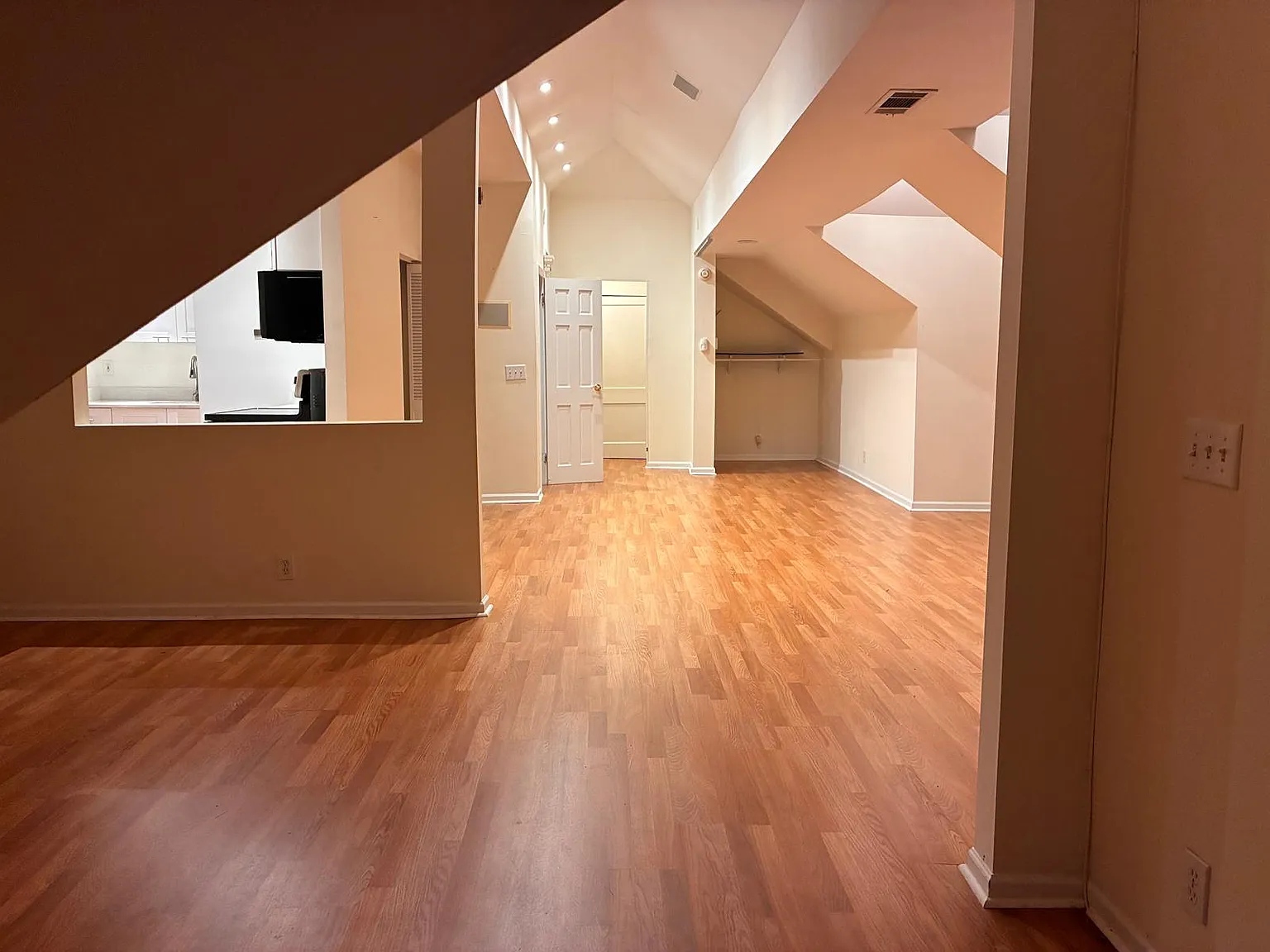 Studio, 1100 sqft, $1,950 — Photo 4