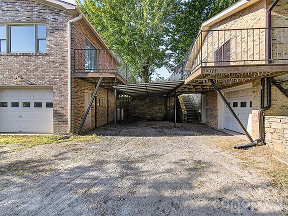3rd image of 1371 Jackson Loop Rd