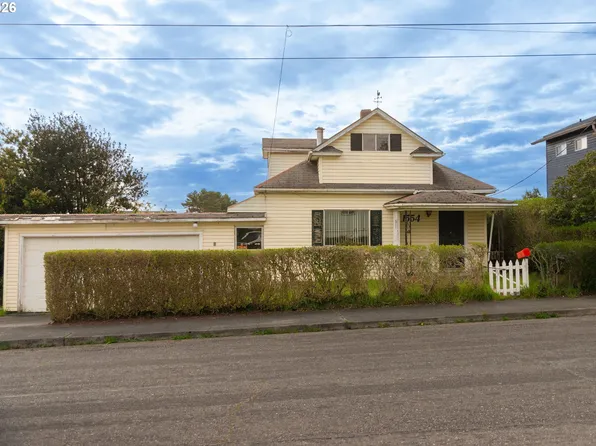 1554 Meade St, North Bend, OR 97459