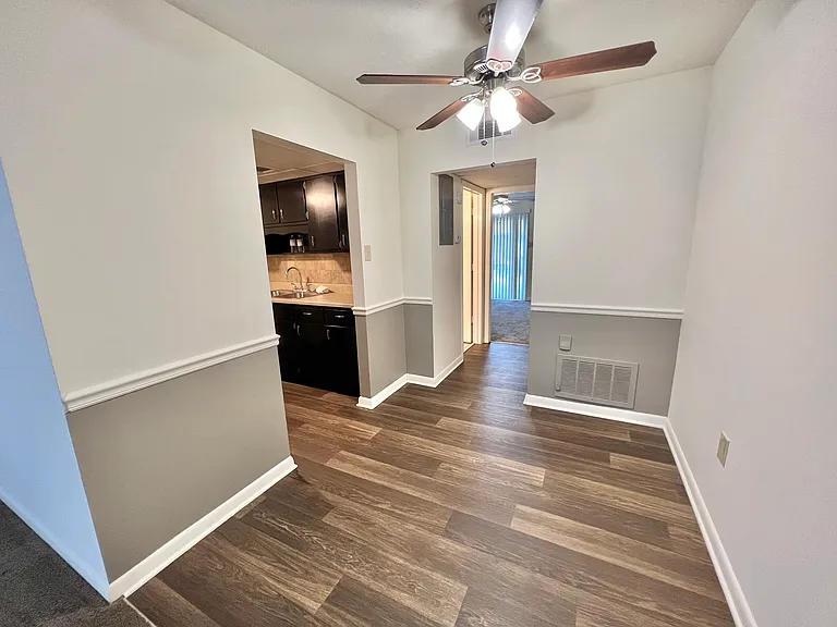 Mayfair Apartments — Photo 96
