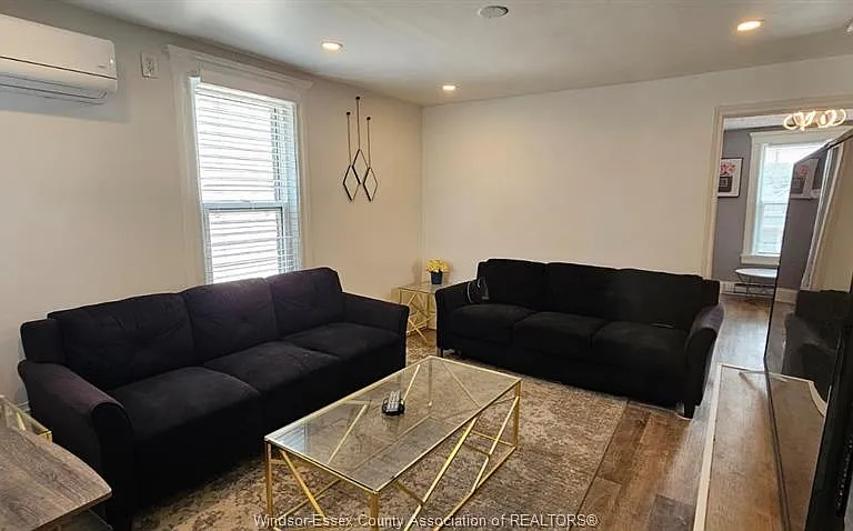 1141 Howard Ave #UPPER — Photo 7