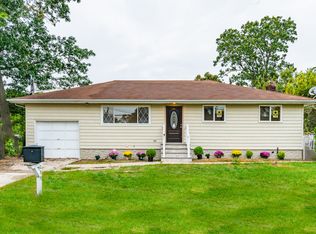 179 Montana Ave, Bay Shore, NY 11706