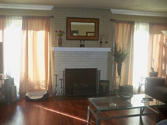 3rd image of 3164 Crestford Dr