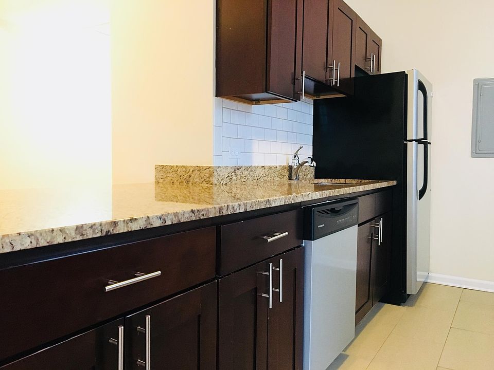 1st image of 4742 S Greenwood Ave APT 3E