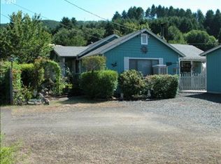 825 S Cedar St, Drain, OR 97435