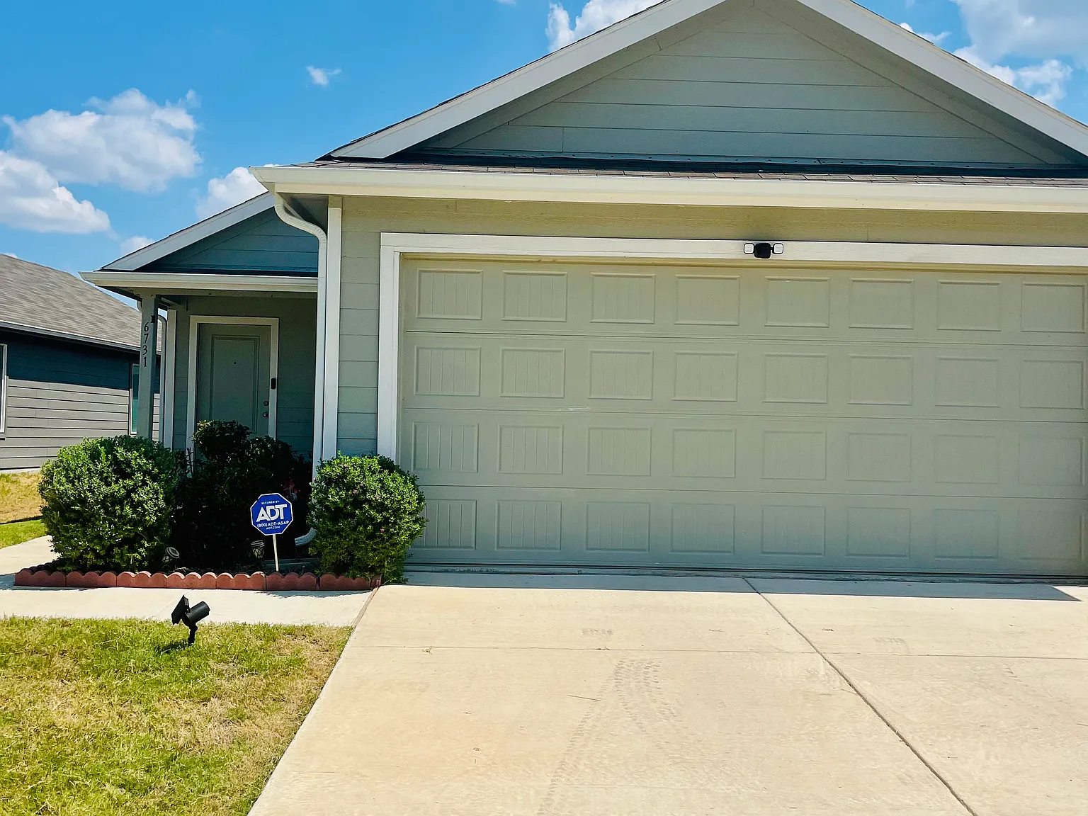 3 bed, 1402 sqft, $2,150 — Photo 2