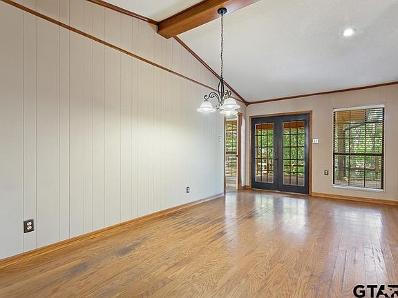 5th image of 522 Woodside Dr