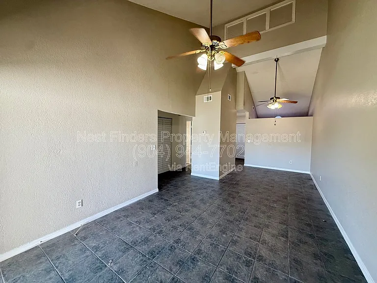 2429 Seabury Pl N — Photo 5