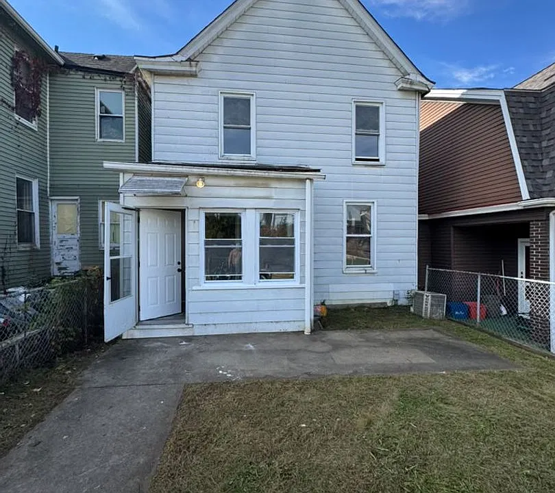 348 George St