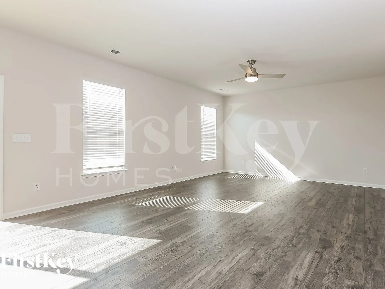 4 bed, 2.5 bath, 2448 sqft, $2,260 — Photo 3