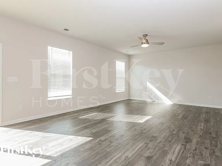 413 Stonefence Dr — Photo 3