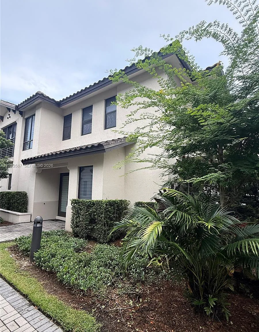 Downtown Doral South Phas — Photo 3
