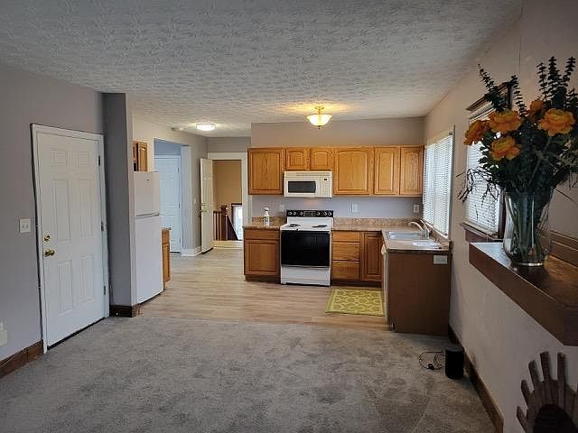 2nd image of 1835 Ravenwood Ave #1