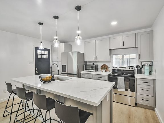 3rd image of 4705 Pease St