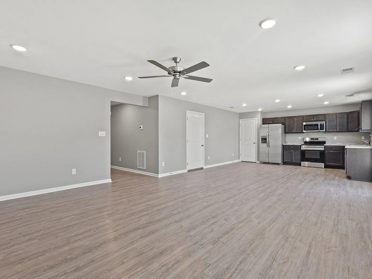 4 bed, 2.5 bath, 1900 sqft, $2,350 — Photo 4