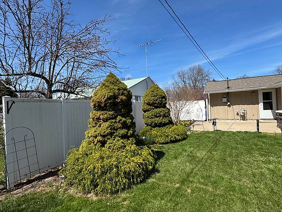5th image of 204 Southwood Dr