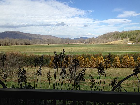 4th image of 400 Fieldview Way