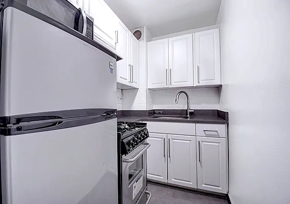 Rented by Urbane Brokerage | media 9