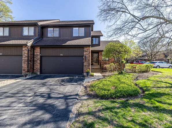 43 Creekside Cir, Elgin, IL 60123