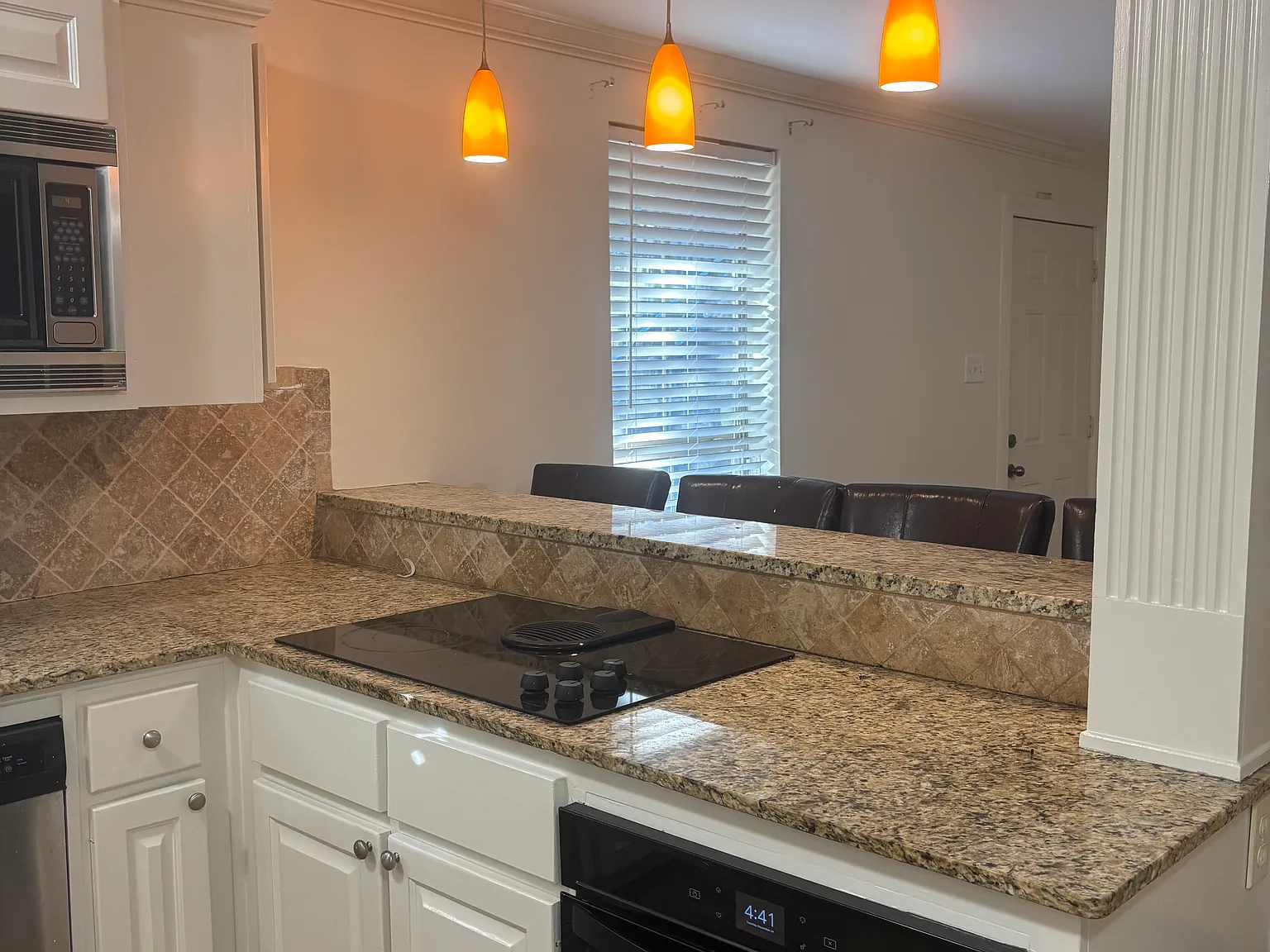 2 bed, 900 sqft, $1,400 — Photo 3