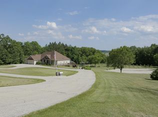 S67W28435 River Rd, Waukesha, WI 53189