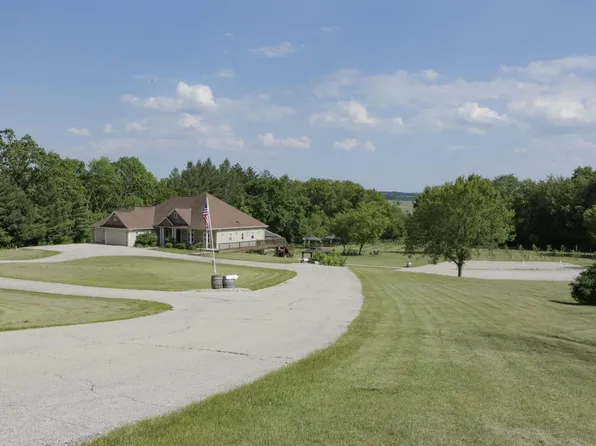 S67W28435 River ROAD, Waukesha, WI 53189