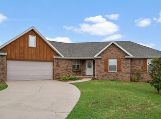131 Pinyon Ave, Rogersville, MO 65742