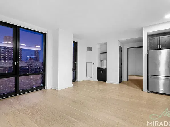 21 W End Ave #2701, New York, NY 10023