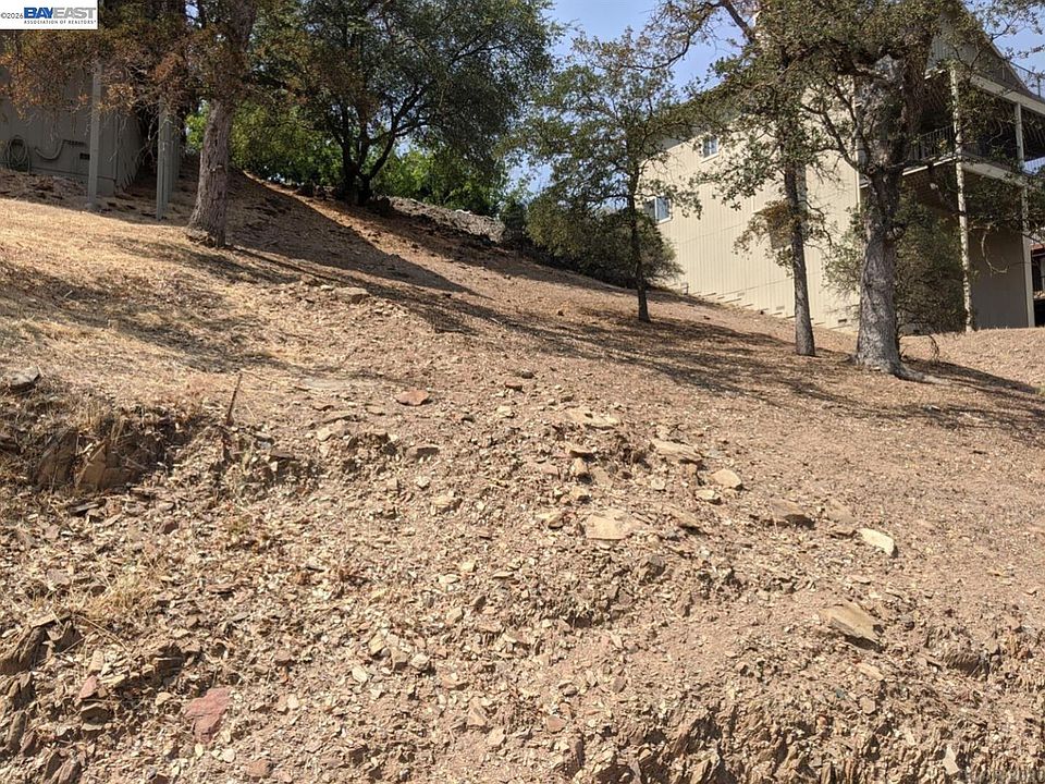 2nd image of 345 Thomson Ln