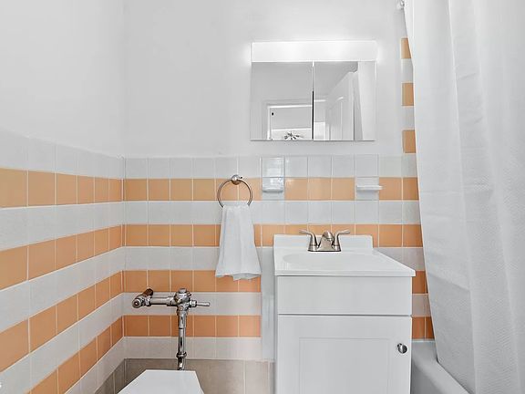 5th image of 495 E 7th St APT 5H