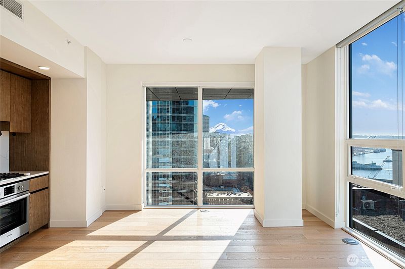 3rd image of 121 Stewart Street #1605