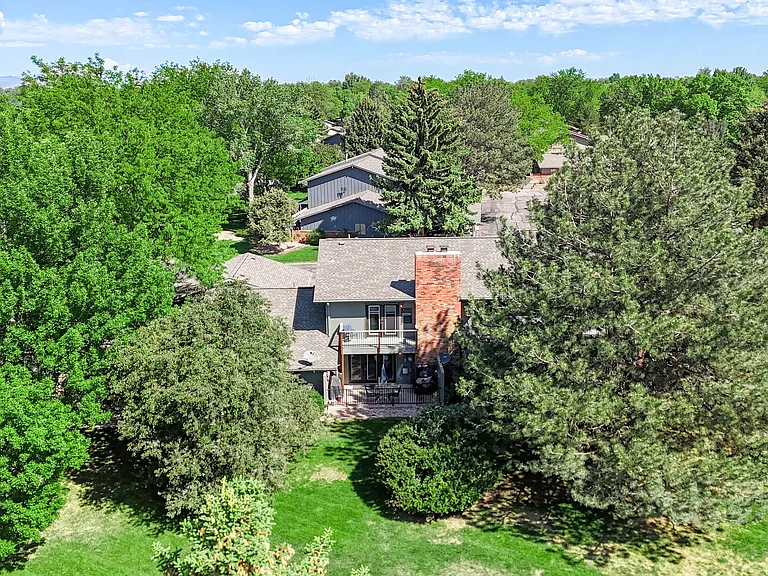 1404 Adriel Dr — Photo 2