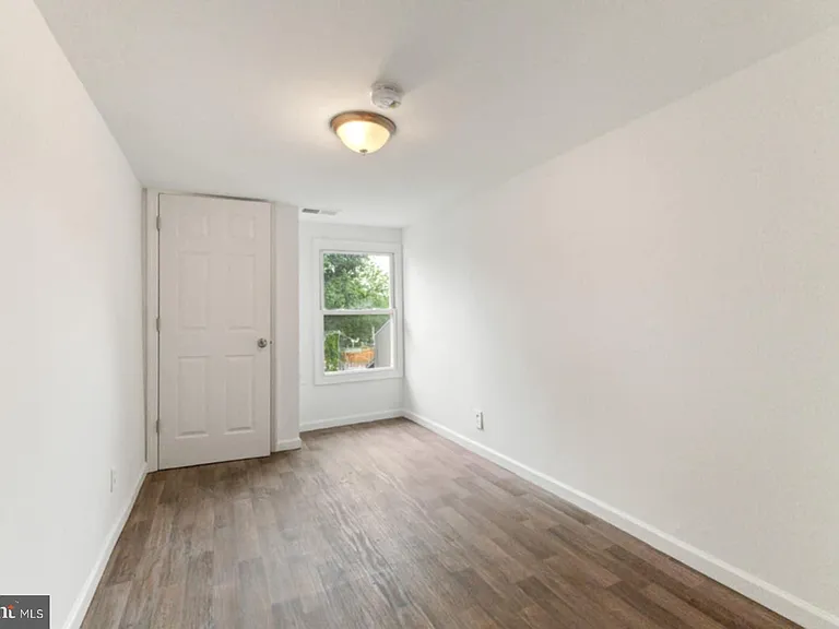 211 Broad St — Photo 7