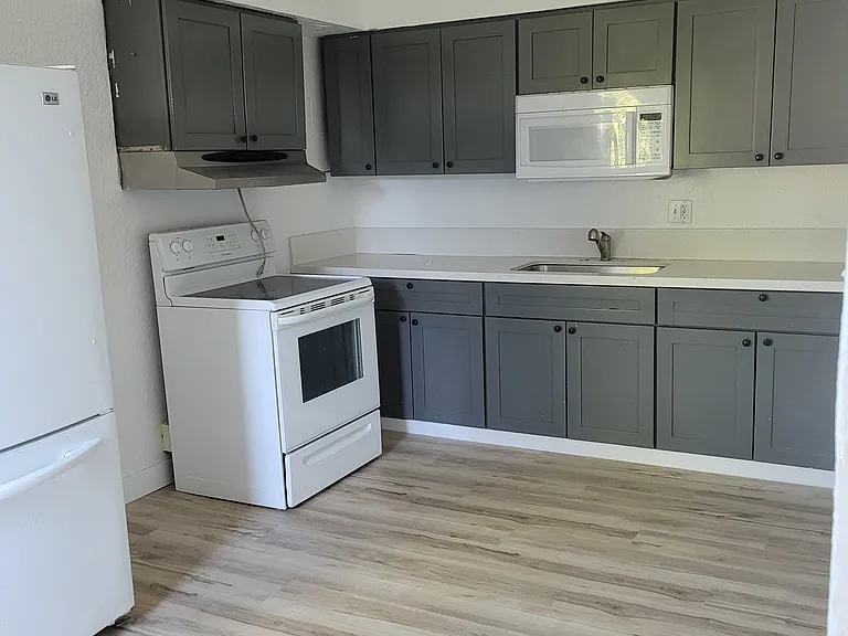 368 N 15th St #B — Photo 4