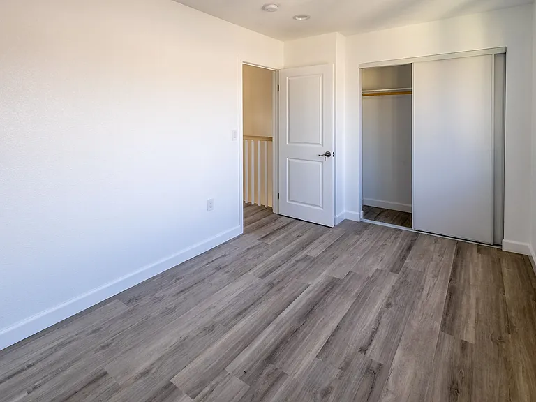 1416 W 79th St — Photo 11