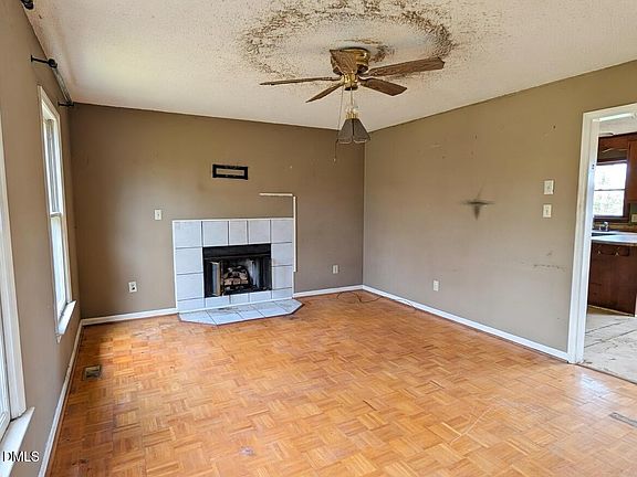 3rd image of 2402 Wade Hampton Rd