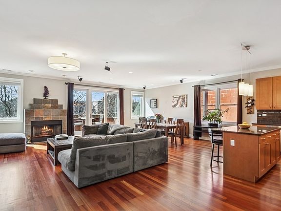 4th image of 4213 N Ashland Ave Unit 3