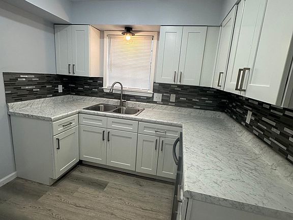 4th image of 399 E Lawnwood Dr