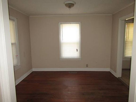 3rd image of 407 S Urbana Ave