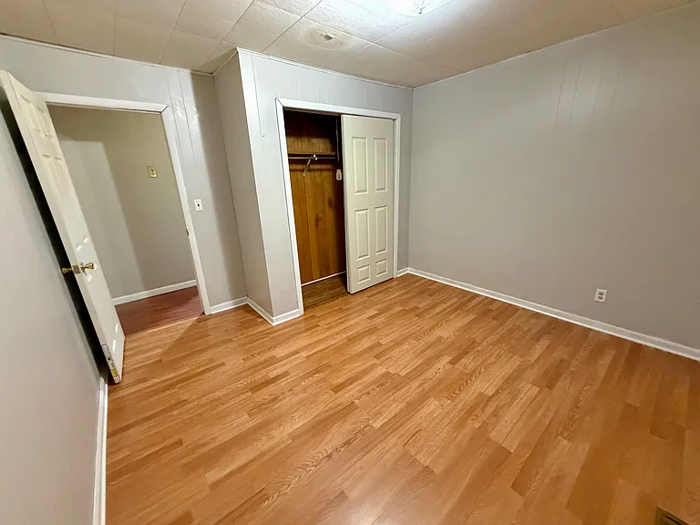 3220 Franklin Ave — Photo 9