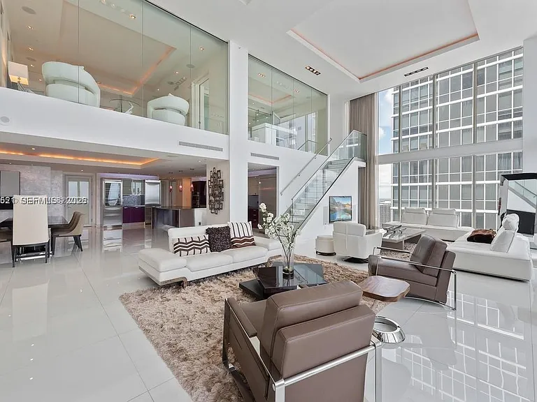 1040 Biscayne Blvd #4403 — Photo 1