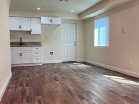 211 213 1/2 Pl E, Los Angeles, CA