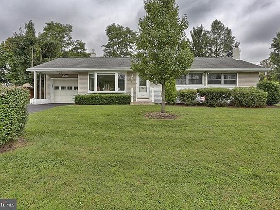 2nd image of 1260 Claire Dr